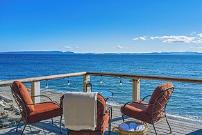2 BR Beachfront Cottage w/ Grill & Expansive Deck