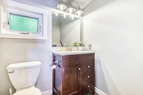 2 BR Beachfront Cottage w/ Grill & Expansive Deck