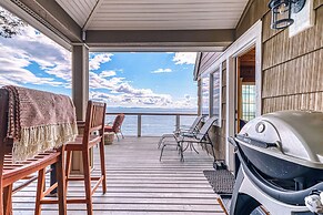2 BR Beachfront Cottage w/ Grill & Expansive Deck