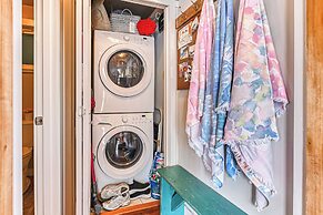 2 BR Beachfront Cottage w/ Grill & Expansive Deck