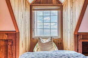 2 BR Beachfront Cottage w/ Grill & Expansive Deck