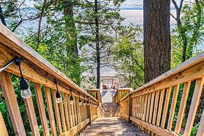 2 BR Beachfront Cottage w/ Grill & Expansive Deck