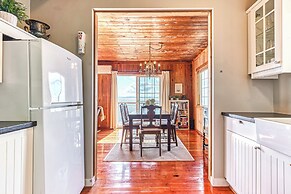 2 BR Beachfront Cottage w/ Grill & Expansive Deck