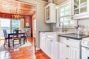 2 BR Beachfront Cottage w/ Grill & Expansive Deck