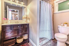 2 BR Beachfront Cottage w/ Grill & Expansive Deck