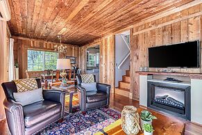 2 BR Beachfront Cottage w/ Grill & Expansive Deck