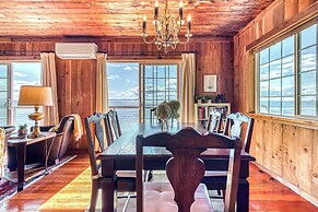 2 BR Beachfront Cottage w/ Grill & Expansive Deck