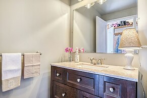 2 BR Beachfront Cottage w/ Grill & Expansive Deck