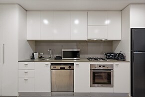 Modern CBD Aparment, Workspace, Fast Wifi and Pool