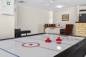 Spacious 4-bed House With Private Garage