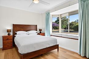 Spacious 4-bed House With Private Garage