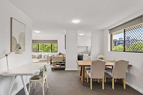 Bright 2-bed Apartment in Leafy New Farm