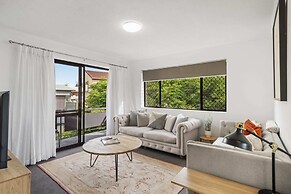 Bright 2-bed Apartment in Leafy New Farm