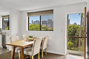 Bright 2-bed Apartment in Leafy New Farm
