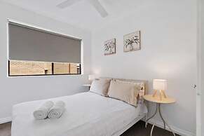 Bright 2-bed Apartment in Leafy New Farm