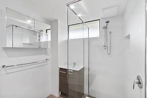 Bright 2-bed Apartment in Leafy New Farm