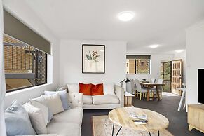 Bright 2-bed Apartment in Leafy New Farm