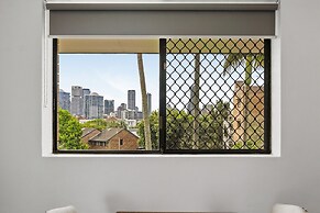 Bright 2-bed Apartment in Leafy New Farm