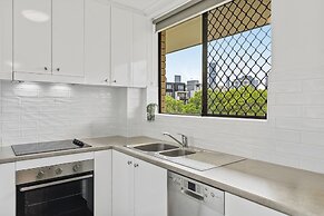 Bright 2-bed Apartment in Leafy New Farm