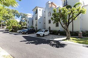Glitter Bay Estate 214 1 Bedroom Apts
