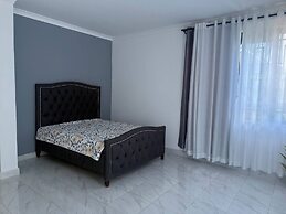 Deluxe Nairobi, Kenya