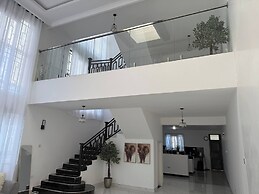 Deluxe Nairobi, Kenya