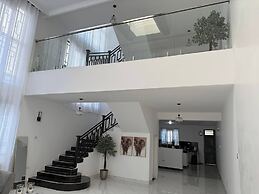 Deluxe Nairobi, Kenya