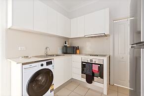 Bright 3-bed Apartment Near Coogee Beach
