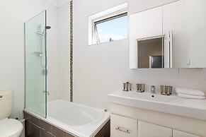 Bright 3-bed Apartment Near Coogee Beach