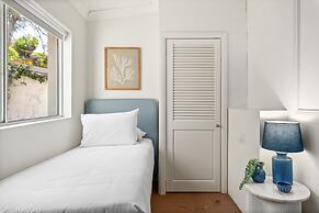Bright 3-bed Apartment Near Coogee Beach
