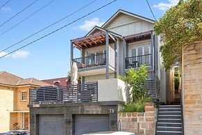 Bright 3-bed Apartment Near Coogee Beach