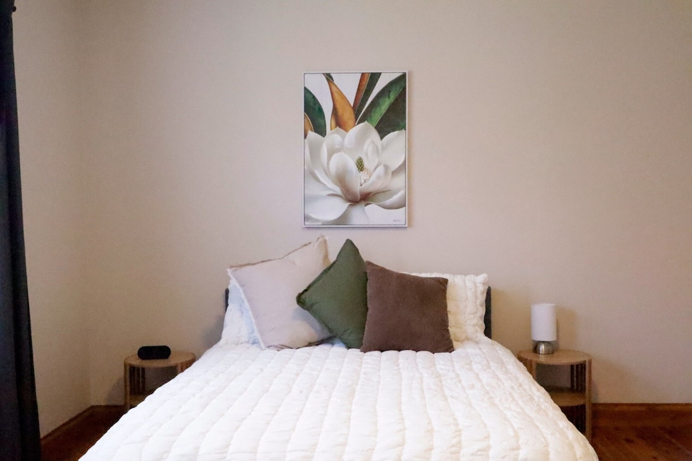 Spacious 3-bed Home in Central Tenterfield