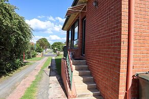 Spacious 3-bed Home in Central Tenterfield