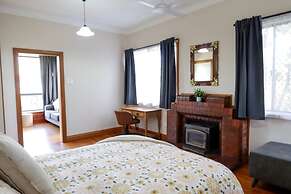 Spacious 3-bed Home in Central Tenterfield