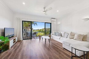 2-bed Beachfront Escape With Pool and BBQ Access