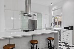 Heritage Bluestone Home Near Scotch College