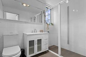 Spacious 3-bed Townhouse With Courtyard