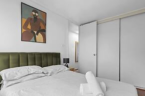 Spacious 3-bed Townhouse With Courtyard