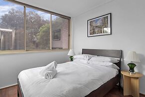 Spacious 3-bed Townhouse With Courtyard