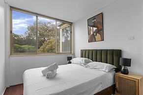 Spacious 3-bed Townhouse With Courtyard