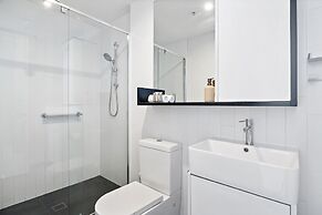 Renovated 2-bed Apartment With Balcony