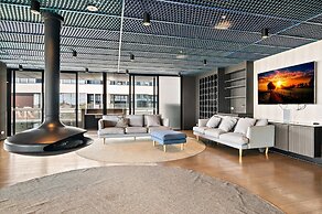 Renovated 2-bed Apartment With Balcony