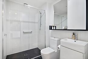Renovated 2-bed Apartment With Balcony