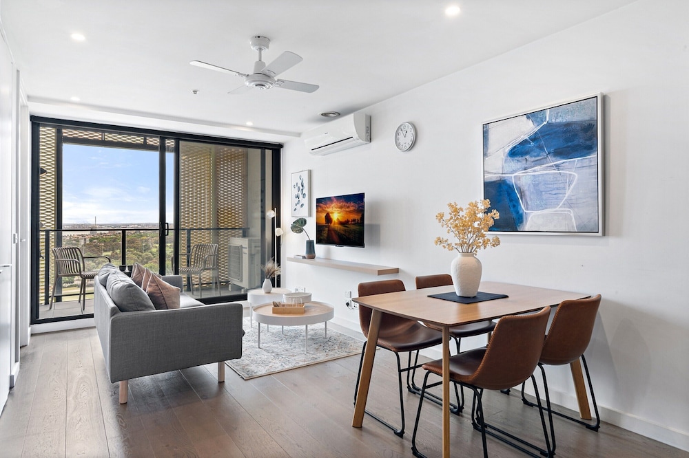 Renovated 2-bed Apartment With Balcony