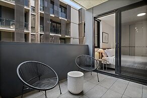 Well-lit 2-bed Apartment With Balcony