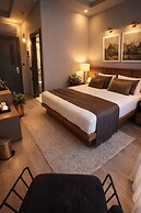 AIRPORT CORNER HOTEL