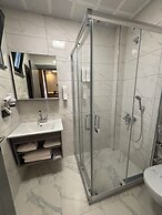 AIRPORT CORNER HOTEL