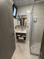 AIRPORT CORNER HOTEL