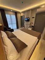 AIRPORT CORNER HOTEL