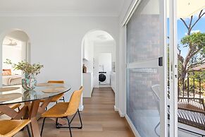 Spacious Apartment Near Cronulla Beach